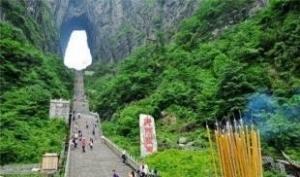 张家界森林公园天门山梦幻张家界表演凤凰古城双卧6日游