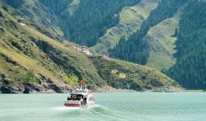 新疆喀纳斯、天山天池、吐鲁番、阿拉山口国门、赛里木湖、博乐、哈密、敦煌莫高窟、鸣沙山月牙泉、宁夏中卫沙坡头空调专列13日游