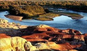 新疆 魔鬼城  五彩滩  禾木村  喀纳斯湖  五江温泉  天山天池  千回西域  吐鲁番 火焰山  坎儿井  维吾尔族家访 红山公园 环线双飞八日游